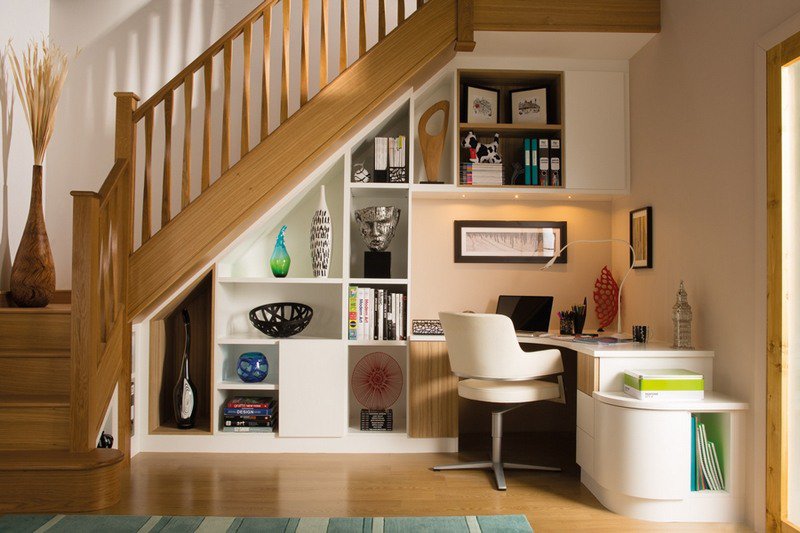 Comment aménager un rangement sous escalier ? 10 idées pour gagner de la  place